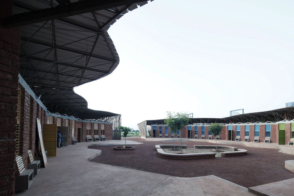 arquitectura sustentável - Escola Secundária Lycee Schorge - Francis Kéré - 2