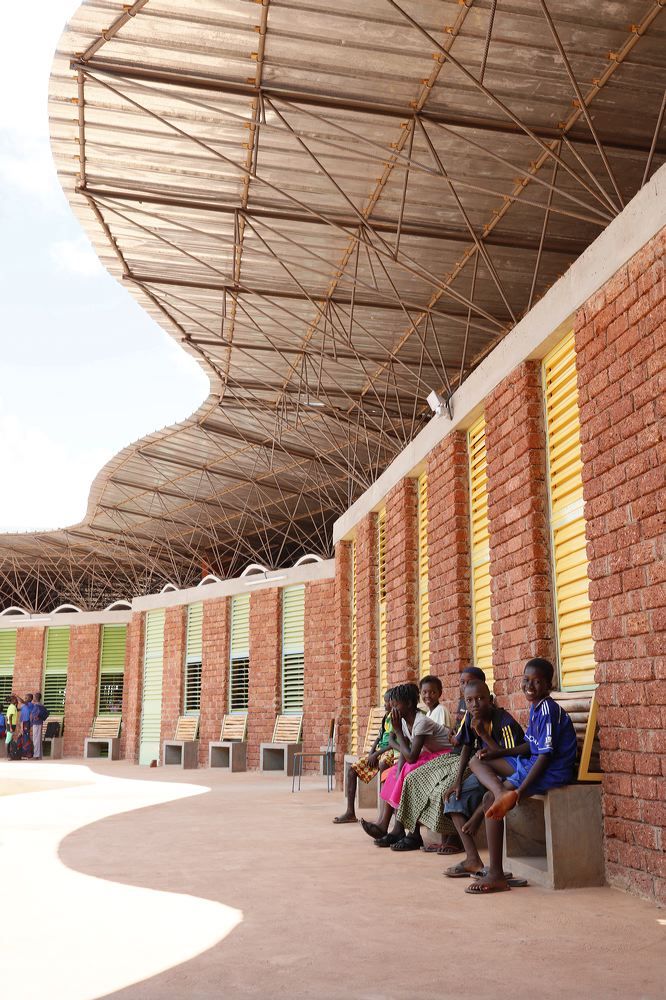 arquitectura sustentável - Escola Secundária Lycee Schorge - Francis Kéré